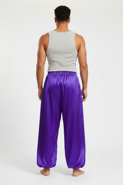 Pantalon Fluide Satiné Violet Ample Homme Scène - vue 2