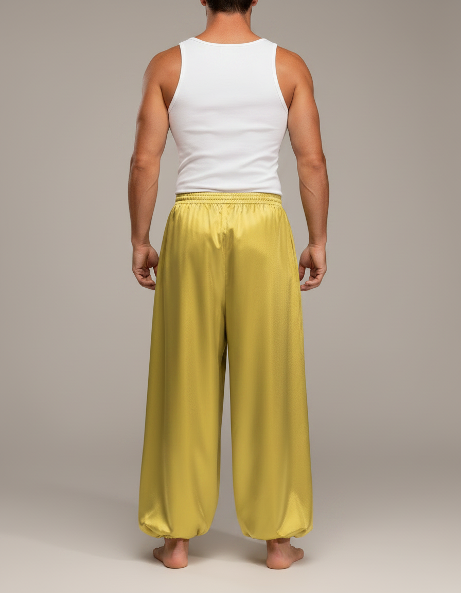 Pantalon Fluide Jaune Satiné Ample Homme Scène - Doré - vue 2